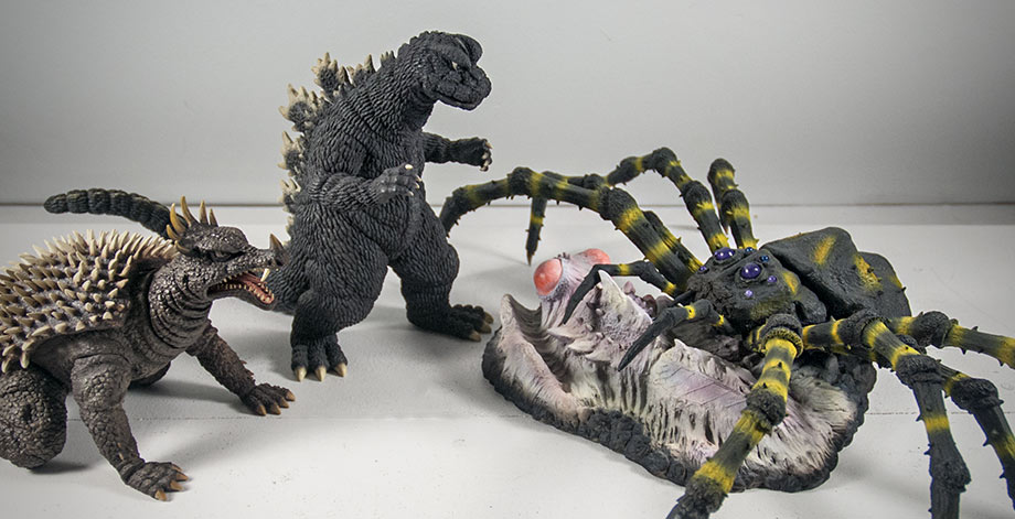 X-Plus Kumonga 1967 Vinyl Figure Review - Kaiju Battle